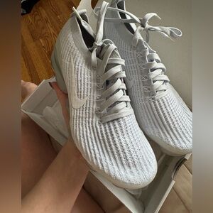 Women’s Nike vapor max size 9